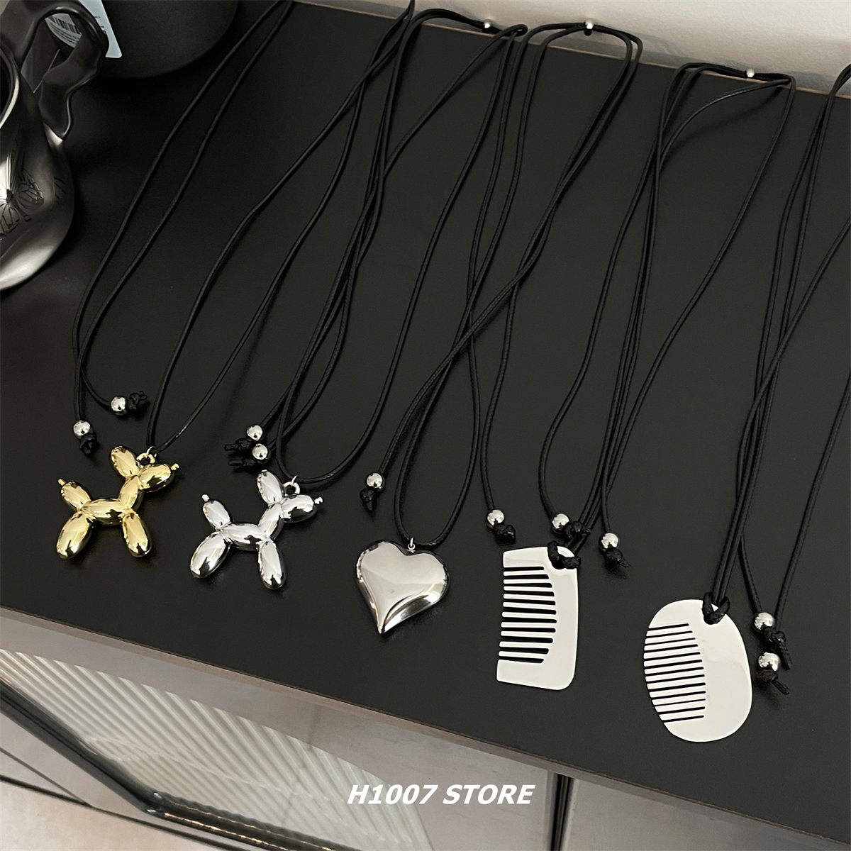 新款气球狗梳子爱心项链女长绳款小众设计感斜挎卫衣毛衣链男配饰