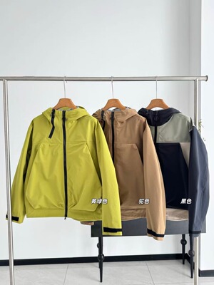 可明星同款时尚拼色连帽冲锋衣外套男女同款户外宽松登山徒步保暖