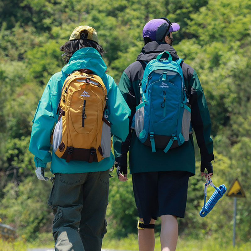 户外徒步登山包女大容量旅行包男