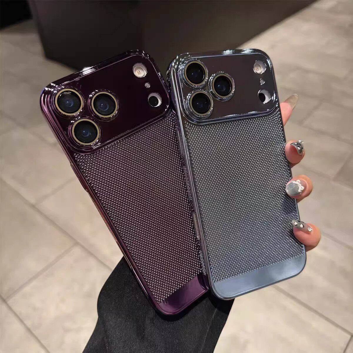 超薄散热透气iphone16promax适用于精孔17Air电镀15/14max苹果高级感pc手机壳13自带镜头膜12/11简约网格