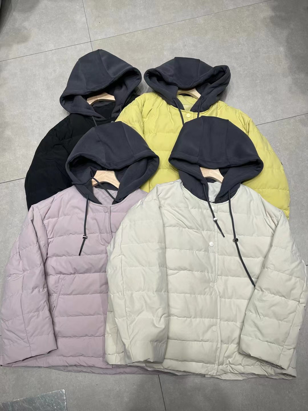 8157欢喜加厚羽绒拼接连肩袖长袖极简风连帽可卸假两件外套