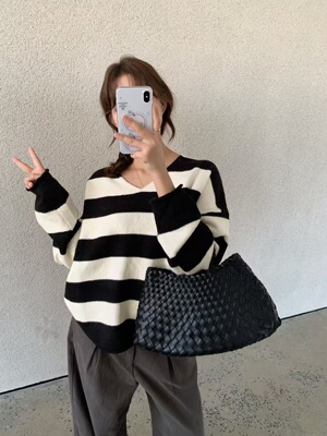 077-1秋冬yc新款宽松慵懒显瘦百搭条纹V领针织衫女气质上衣
