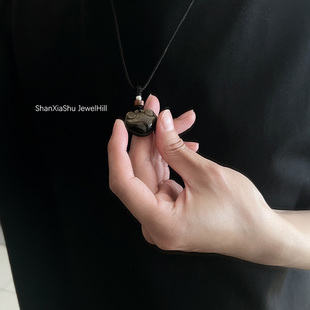 万事胜意 天然黑曜石如意锁情侣项链情人节礼物 手握如意 山下树