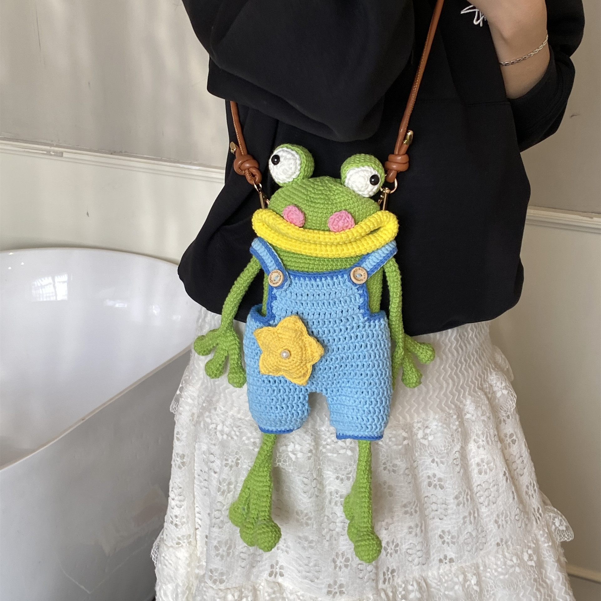 白成品手工编织diy大嘴青蛙手机包毛线钩织可爱丑萌斜挎包亲子包