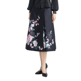 SUSSI/古色季新款商场同款黑色百搭款印花A摆半裙女装