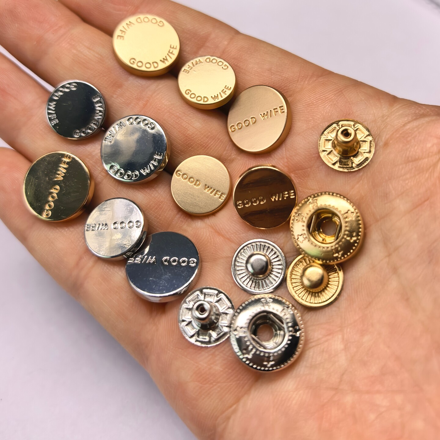 高档挂镀浅金色银色金属四合扣经典刻字母羽绒服外套按扣定制钮扣