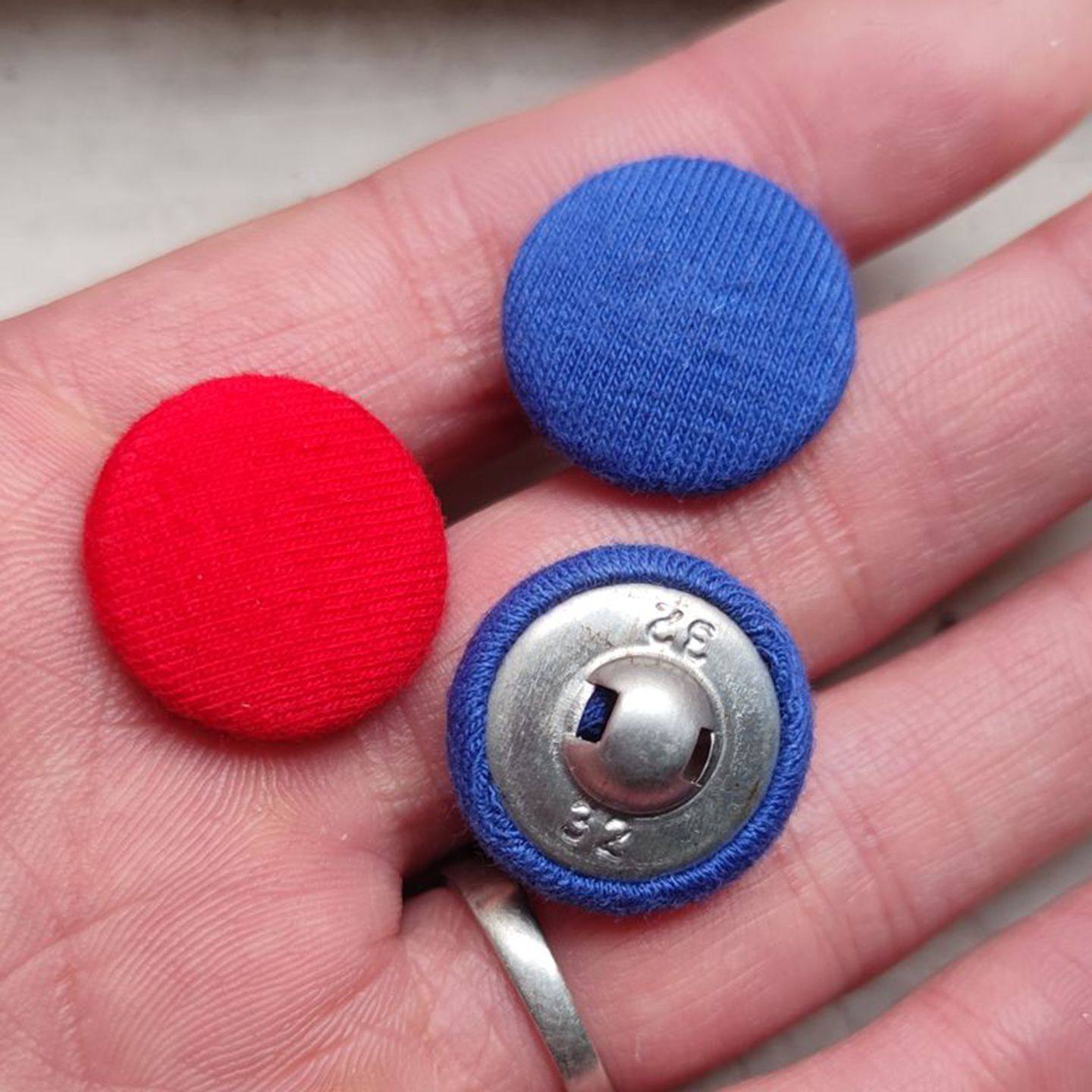 大红色宝蓝色西装外套包布纽扣子