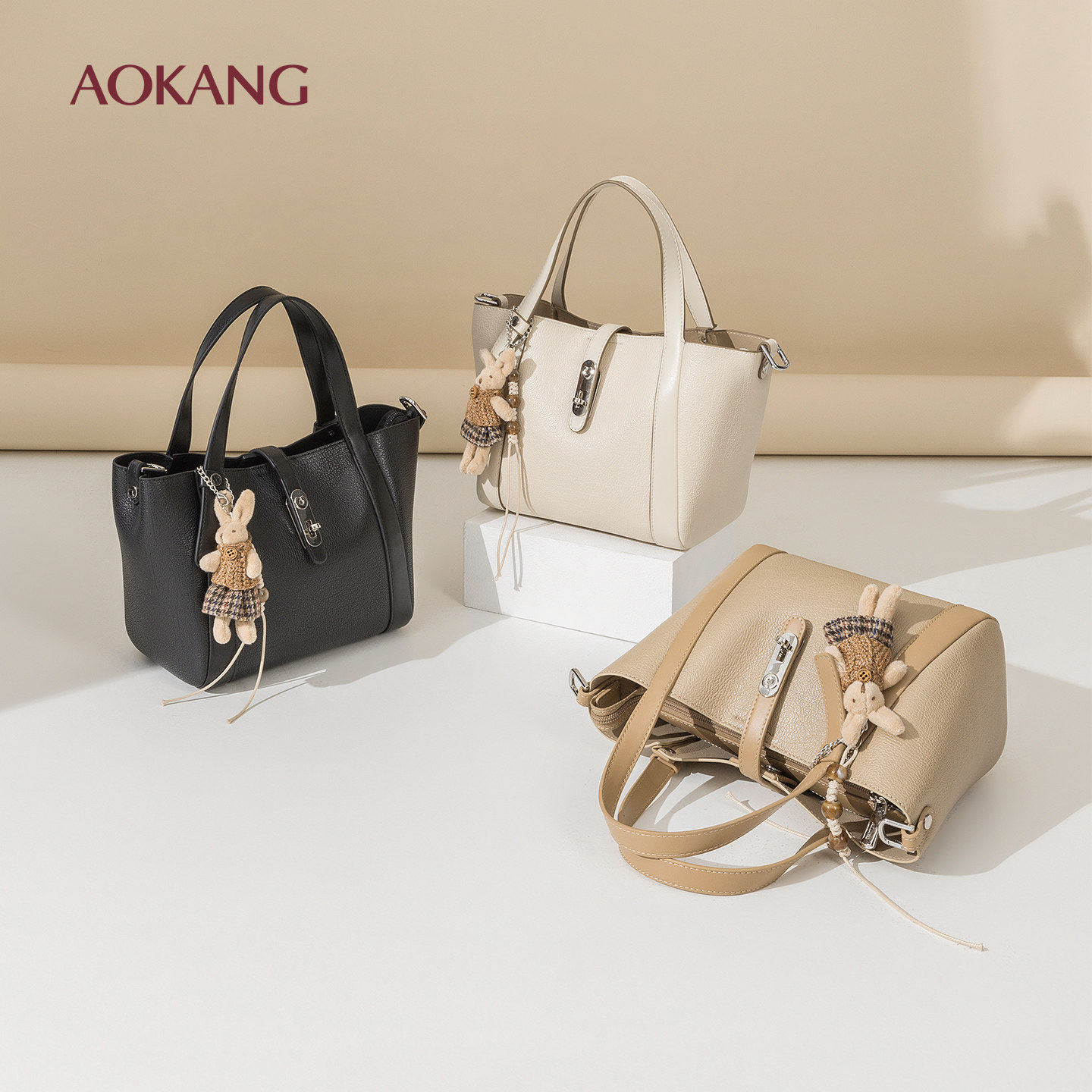 奥康 女包2026新品都市简约风手提包百搭通勤斜挎包小熊挂件装饰