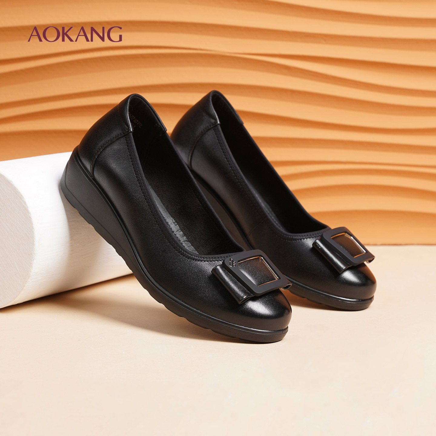 奥康 女鞋2025秋季新款软底妈妈鞋单鞋舒适百搭中年工作皮鞋L