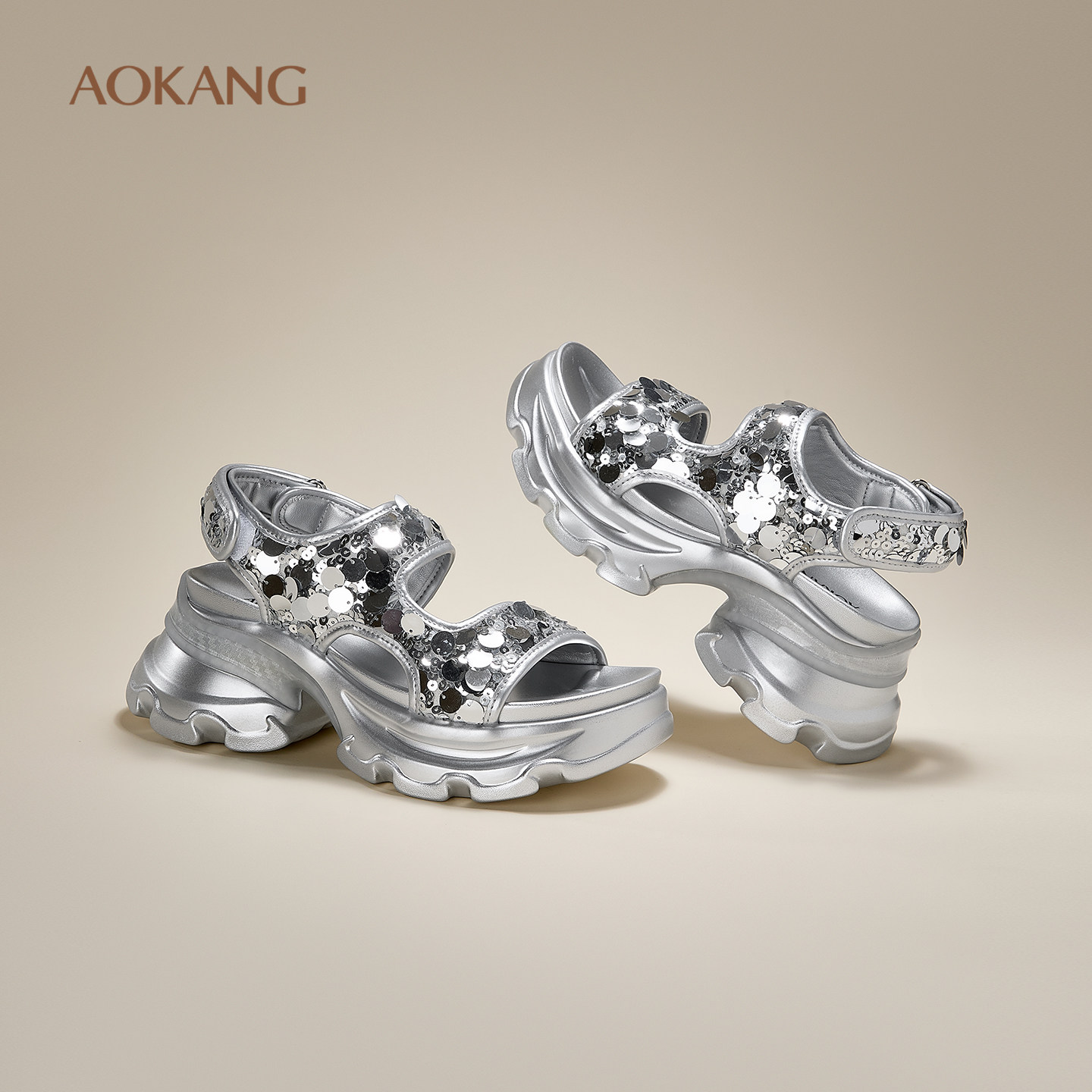 奥康 女鞋夏季新款亮片厚底鞋松糕底魔术贴扣带露趾凉鞋