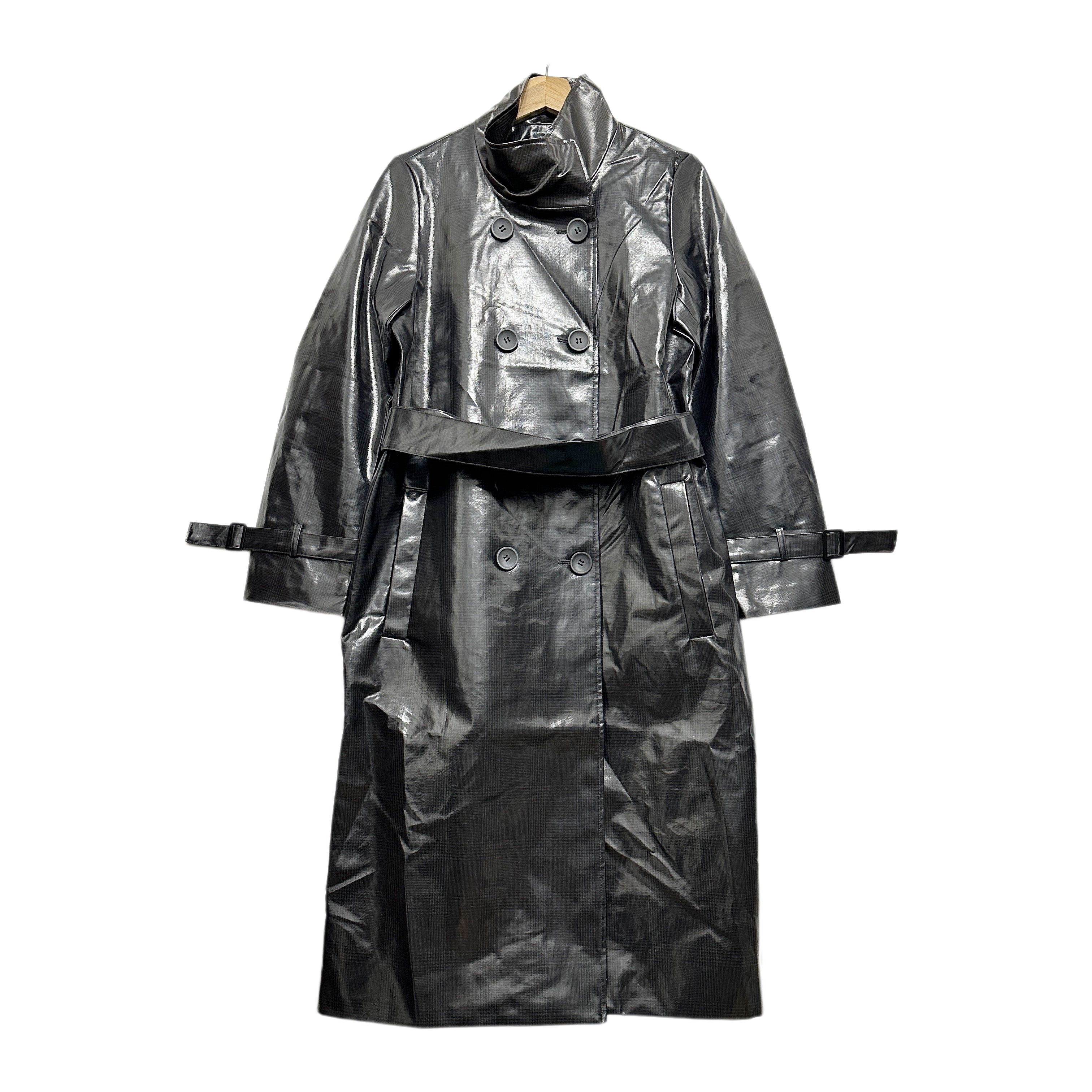 圣迪折扣女装 时尚复古酷帅极简暗格纹双排扣立领长款风衣外套