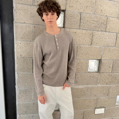 12针羊毛混纺松弛亨利领毛织T恤