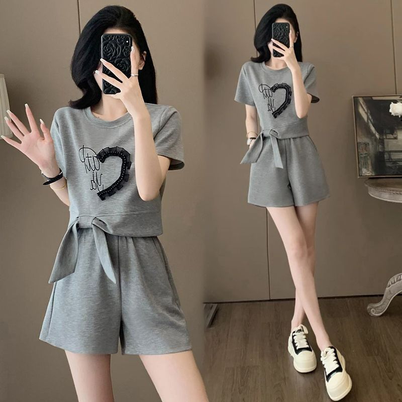 时尚套装女2025夏季高级感一整套穿搭洋气减龄印花短袖短裤两件套