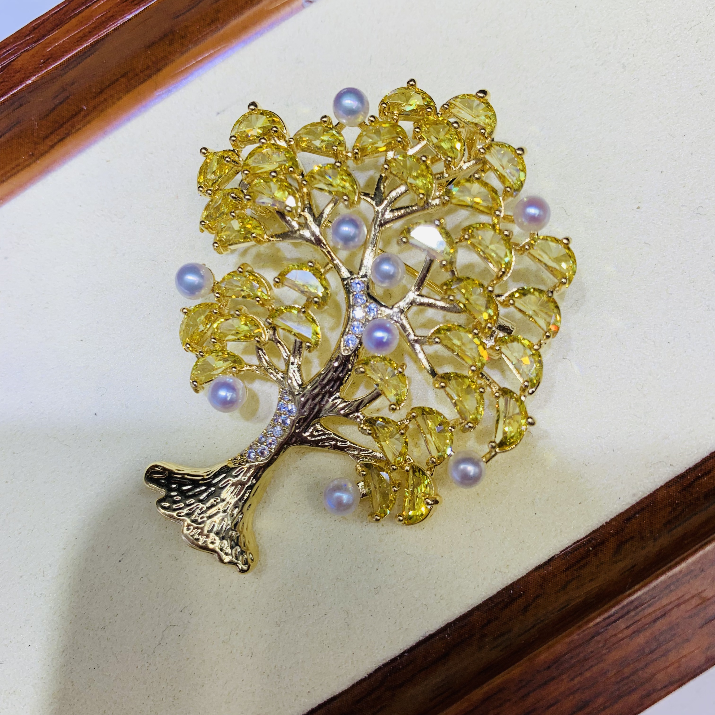 金色发财树精工淡水珍珠胸针
