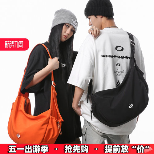 花儿与少年同款大饺子包休闲通勤斜挎包女工装风单肩包大容量背包