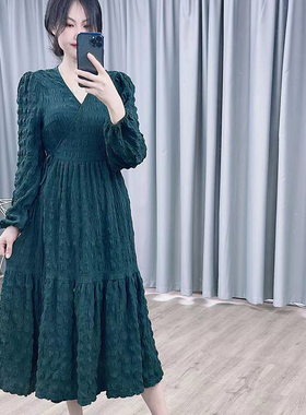 【MK】秋装复古绿色气质成熟V领褶皱感显瘦连衣裙优雅长款