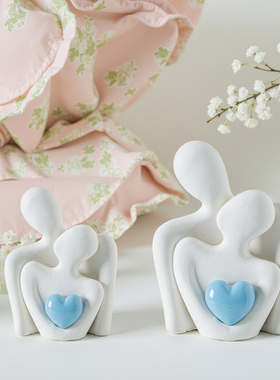 爱心情侣陶瓷电视柜小摆件