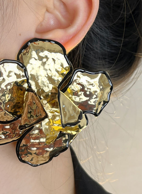 ZR欧美夸张立体褶皱大花朵金属耳环女度假风复古珐琅花瓣耳夹耳饰