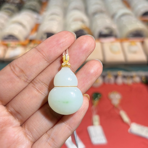 18k金羊脂白玉福禄挂件
