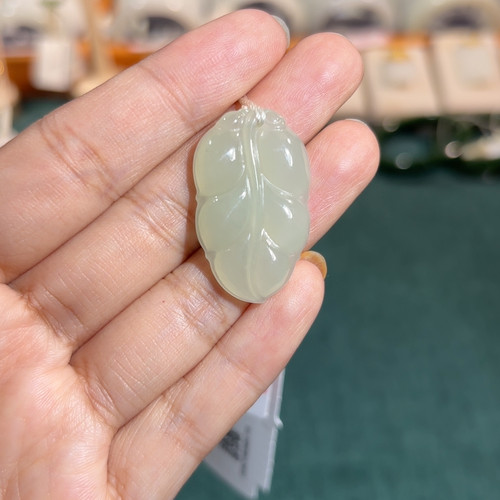 和田玉金枝玉叶挂件