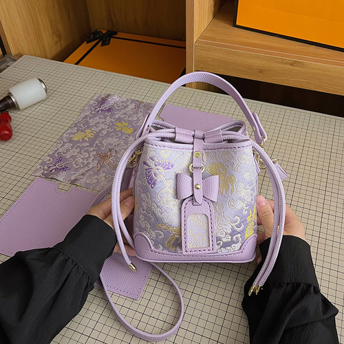 新中式手缝绣花水桶包材料包