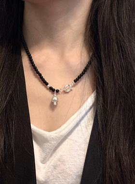 2025小众蘑菇吊坠锁骨链黑色串珠项链毛衣链颈链女独特个性百搭款