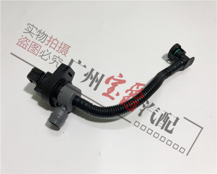 适用E87宝马1系3系E90汽油E93燃油130碳罐325电磁阀330通气阀E92