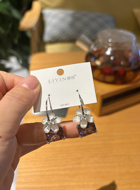 丽银高级感精致时尚轻奢风通勤简约锆石花朵耳环耳饰97706