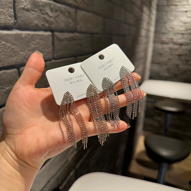 欧比雅比新款时尚百搭耳环简约小众设计高级感耳饰耳钉52027