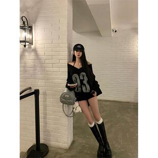 美式覆古辣妹黑色露肩V领毛衣女秋冬2025新款宽松慵懒风针织外套