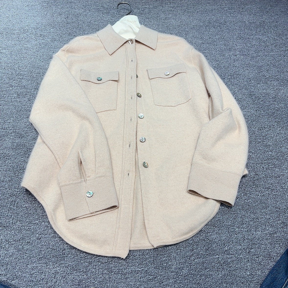 2025秋冬 新款 山羊绒翻领衬衫式针织开衫宽松显瘦毛衣外套上衣女