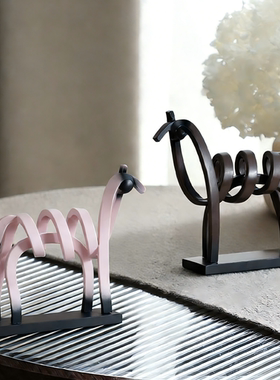 极简风马年寓意小马造型装饰摆件