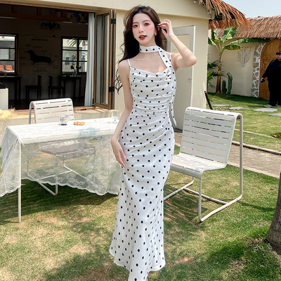 法式白色清纯掐腰波点吊带连衣裙子女夏季2025新款御姐风包臀长裙