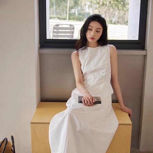 GINNKEE 法式无袖白色连衣裙女夏拼接收腰黑色领证背心裙花苞长裙