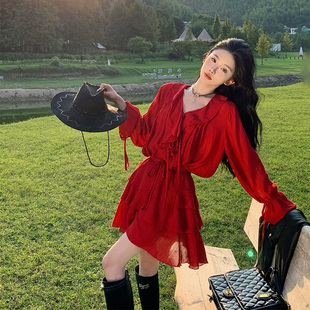 西北旅游穿搭上镜显白红色荷叶边套装裙V系带V领上衣半裙