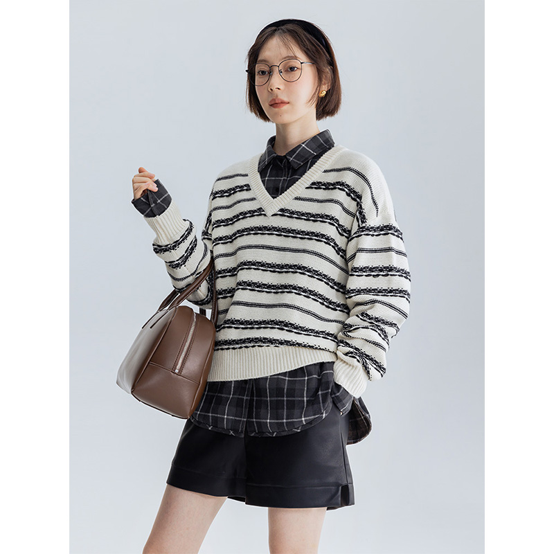 多着正反两穿羊毛混纺V领针织衫