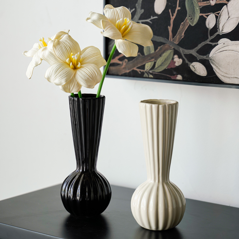 高级感摆件法式陶瓷细口复古中古白色花瓶小众小口径轻奢单支餐桌