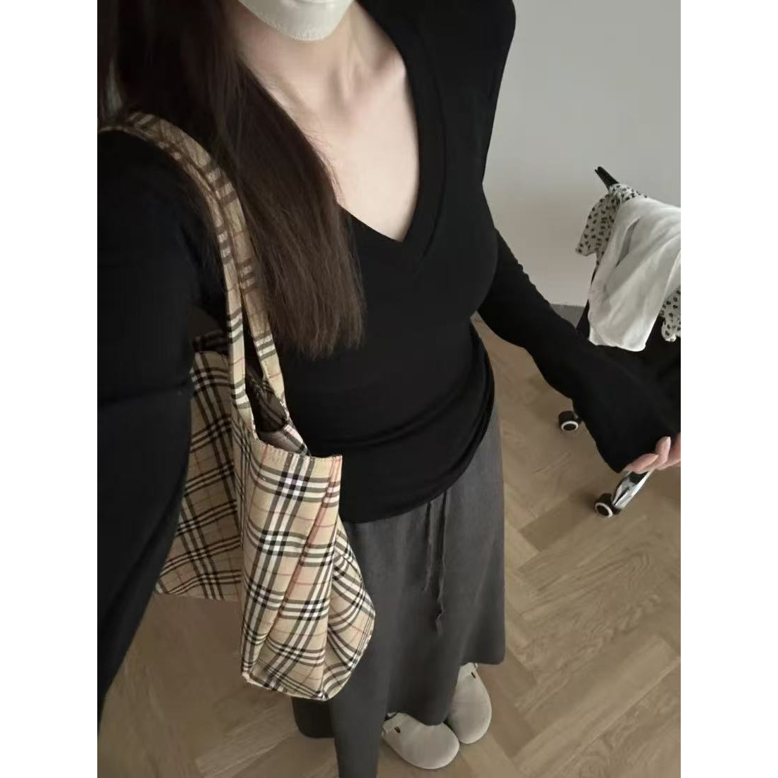 黑色V领德绒正肩长袖t恤女春秋冬2025新款修身显瘦内搭打底衫上衣