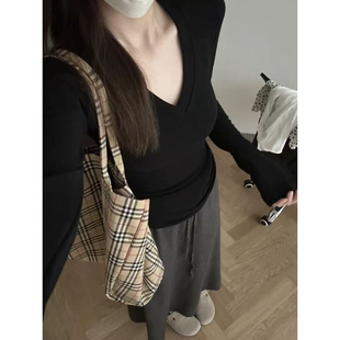 黑色V领德绒正肩长袖t恤女春秋冬2025新款修身显瘦内搭打底衫上衣