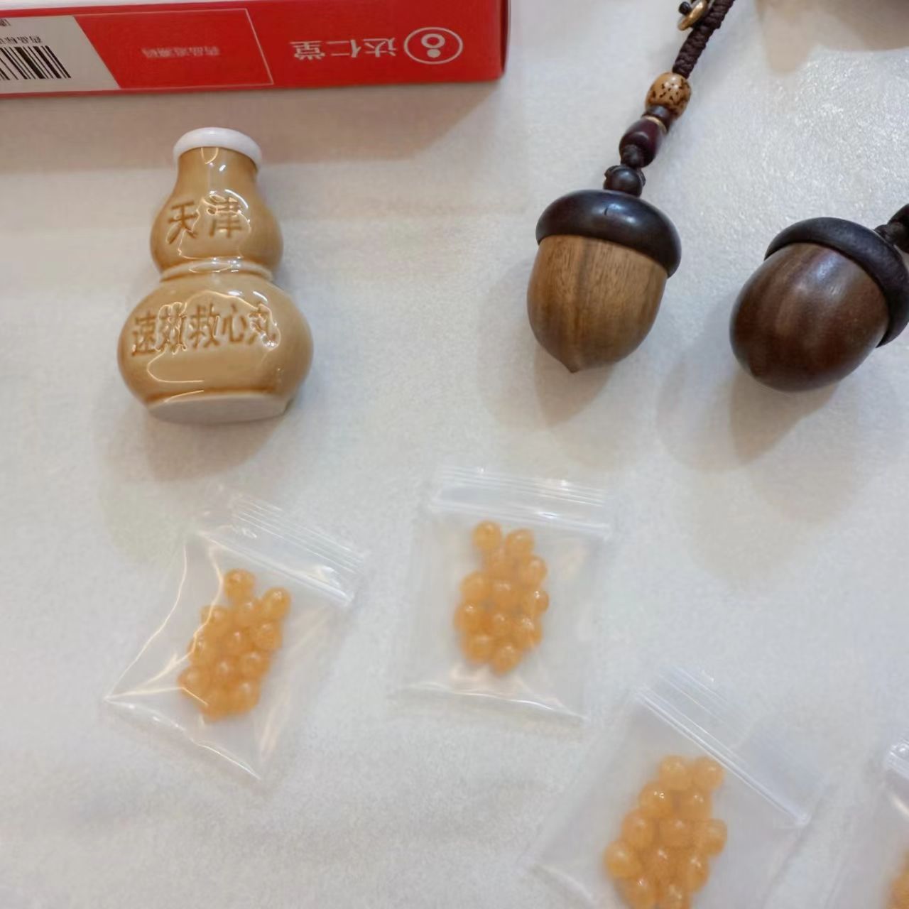 速效救心丸挂坠檀木汽车钥匙扣挂件可爱吊坠手机挂坠速效救心丸图片