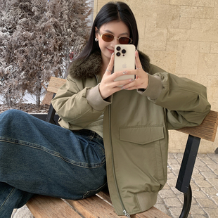 羊羔毛大翻领白鸭绒羽绒服女2025新款短款加厚保暖工装派克服外套