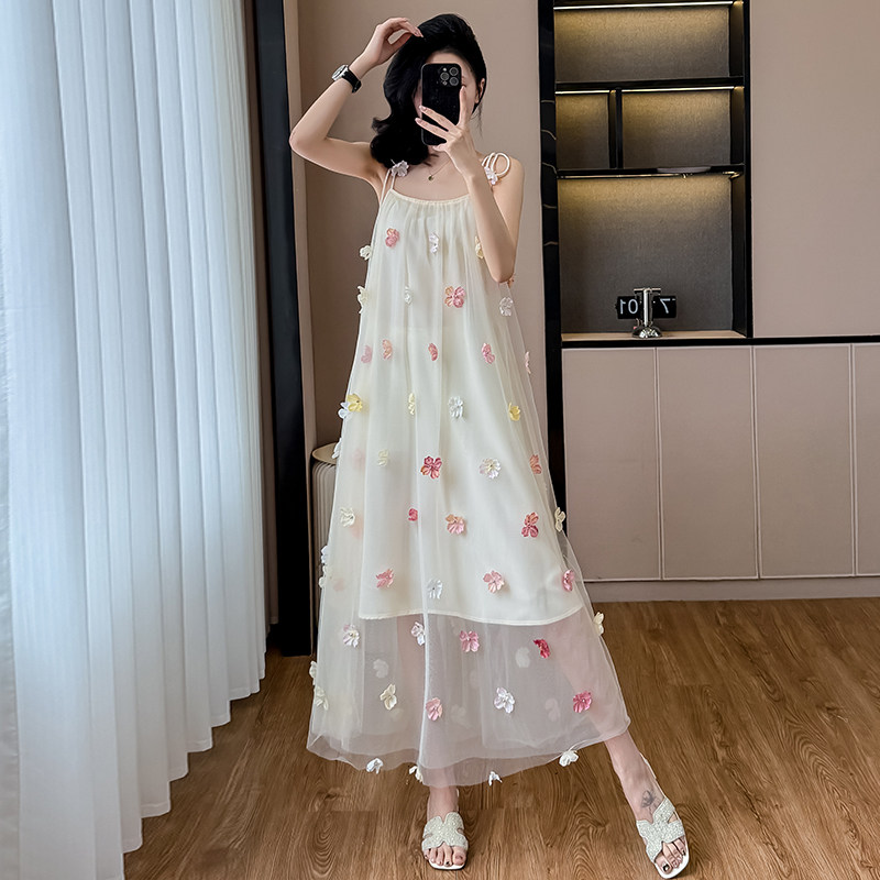 立体花朵吊带礼服裙法式小众设计感订婚出阁轻婚纱修身显瘦裙