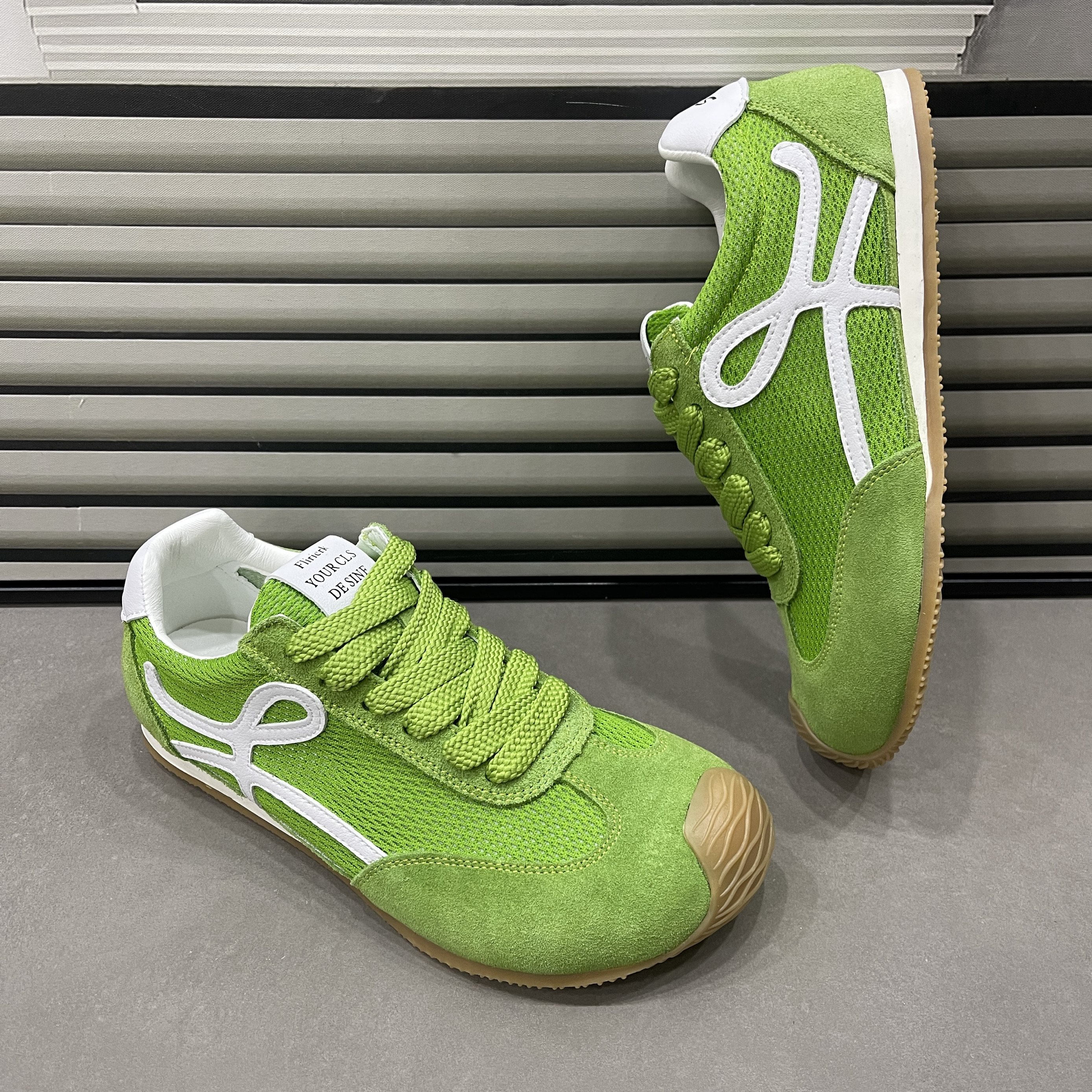 磨砂头层牛皮方头休闲鞋小丑鞋