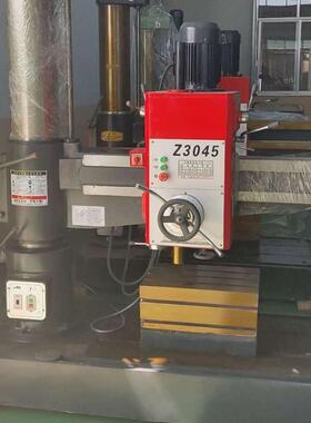 Z3045X13摇臂钻床机械摇臂钻床3045自动进刀摇臂钻床3040厂家