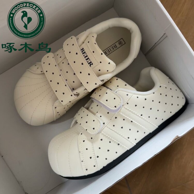 啄木鸟贝壳头波点泡芙小白鞋女轻便百搭爆款新款初中生魔术贴板鞋