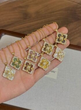 轻奢拉丝布布四叶花大号项链女复古雕花菱形锁骨链高级感镶钻颈链