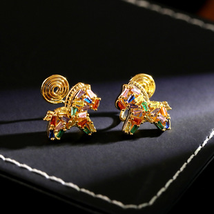 马上有钱七彩锆石小马耳夹生肖马无耳洞耳环高级感超闪减龄耳饰潮