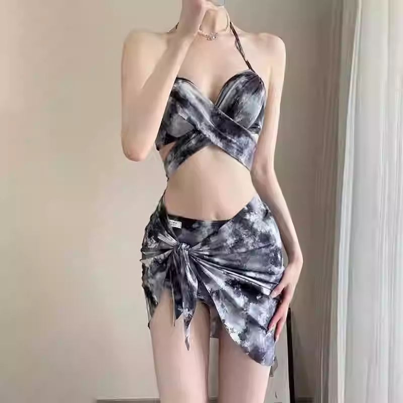 世可儿2025小胸聚拢钢托蓝色扎染分体三件套泳衣女比基尼性感遮肉