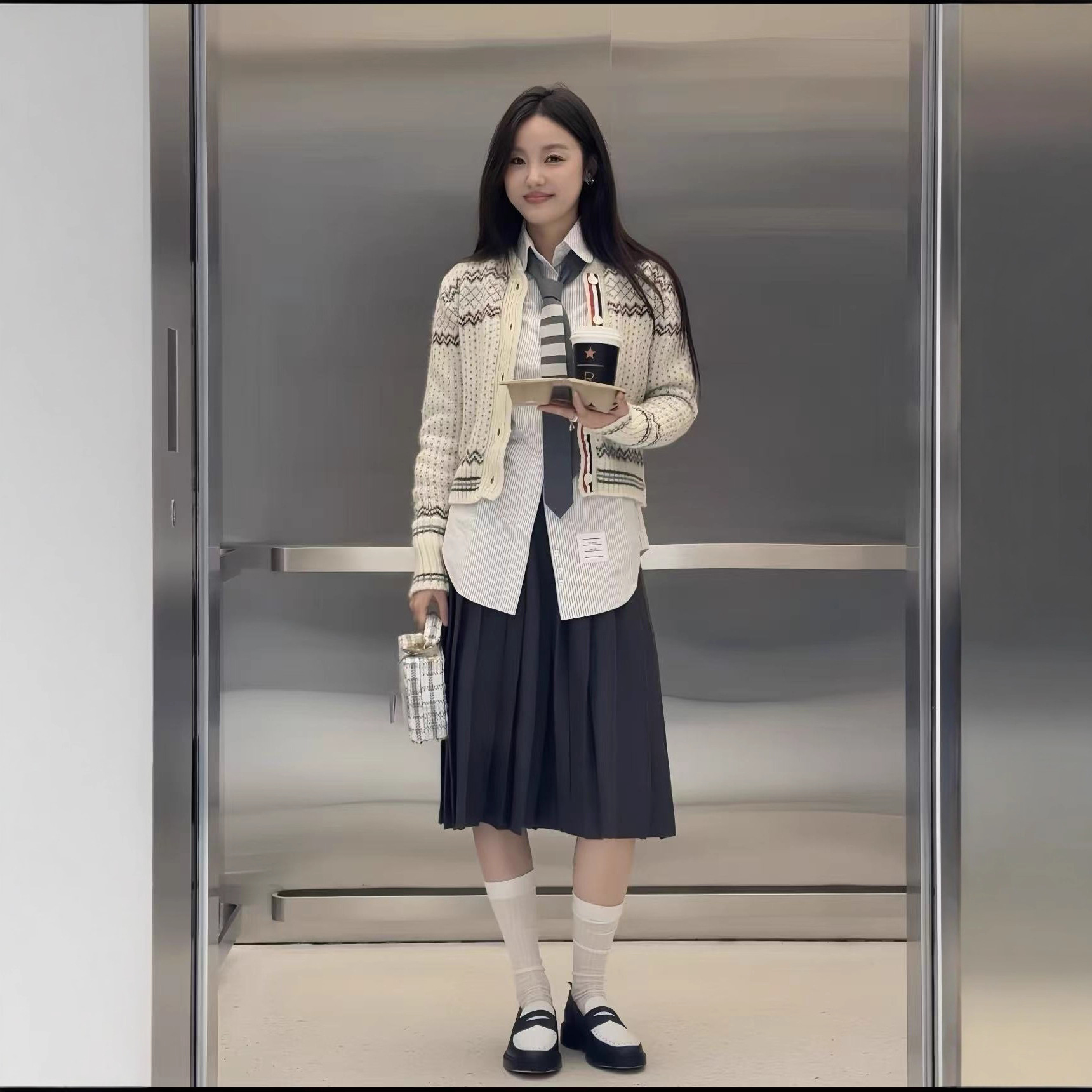 TB秋冬季新款女士针织V领开衫休闲百搭显瘦女赛尔岛提花针织开衫