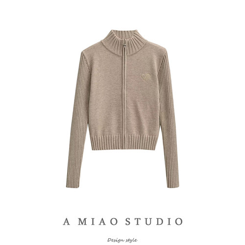 拉链立领开衫爱心刺绣毛衣针织衫